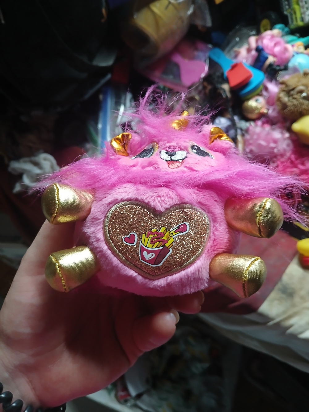 bright pink mini plush toy from the Zuru Rainbocorns Sparkle Heart Surprise seri